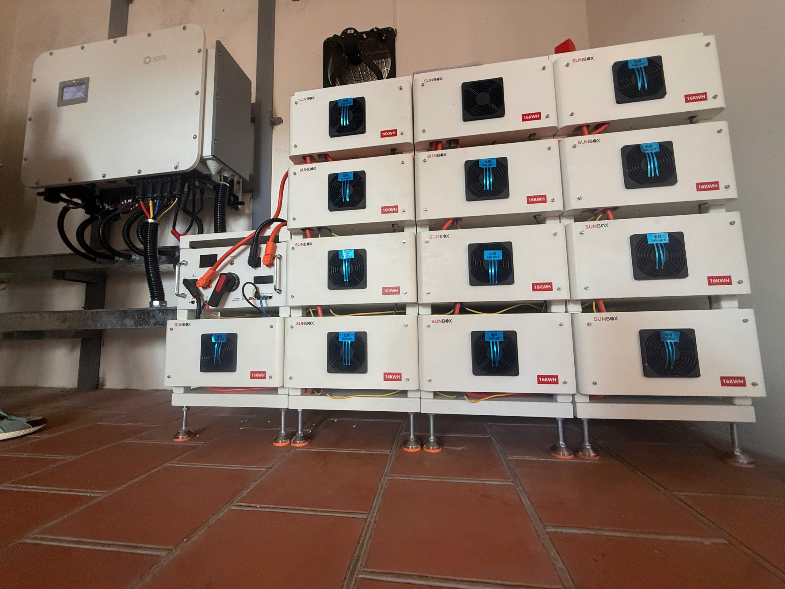 pin-luu-tru-ap-cao-sunbox-m13-208-kwh-1